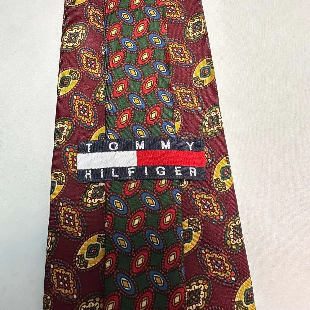 Vtg Tommy Hilfiger Crest Lion 100% Italian Silk Tie Necktie Made in USA Burgandy